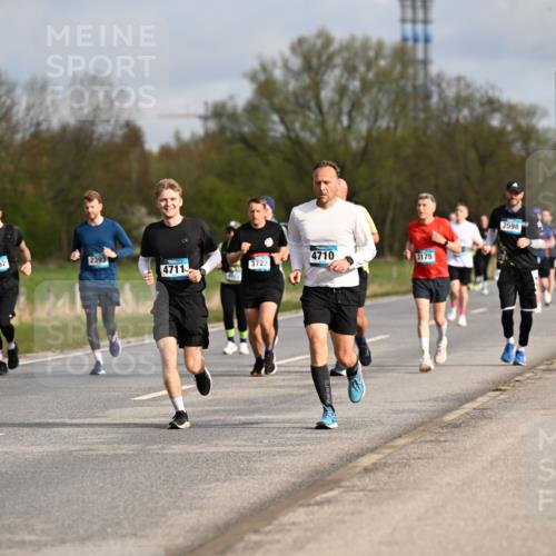 12.04.2026 - 45. Internationalen Wilhelmsburger Insellauf Dr. Thomas Lammeyer http://msf.ph/oto/9434695 12.04.2026 09:22:02 Laufen 2392, 2393, 4710, 4711, 3723, 3175, 2598 meine-sportfotos.de