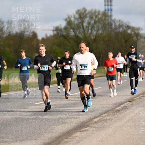 12.04.2026 - 45. Internationalen Wilhelmsburger Insellauf Dr. Thomas Lammeyer http://msf.ph/oto/9434696 12.04.2026 09:22:02 Laufen 2392, 2393, 4711, 3723, 4710, 3175, 2598 meine-sportfotos.de