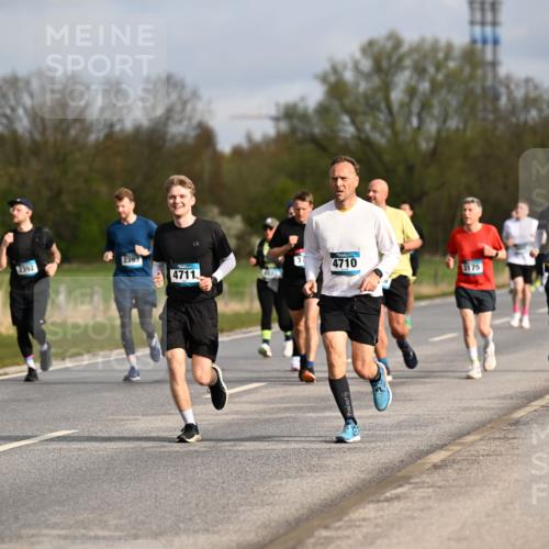 12.04.2026 - 45. Internationalen Wilhelmsburger Insellauf Dr. Thomas Lammeyer http://msf.ph/oto/9434698 12.04.2026 09:22:03 Laufen 2392, 4710, 4711, 3175, 2598 meine-sportfotos.de