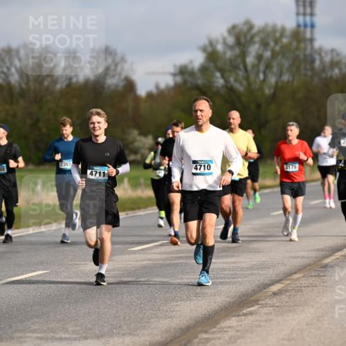 12.04.2026 - 45. Internationalen Wilhelmsburger Insellauf Dr. Thomas Lammeyer http://msf.ph/oto/9434701 12.04.2026 09:22:03 Laufen 2393, 2392, 4710, 3175, 4711, 2598 meine-sportfotos.de