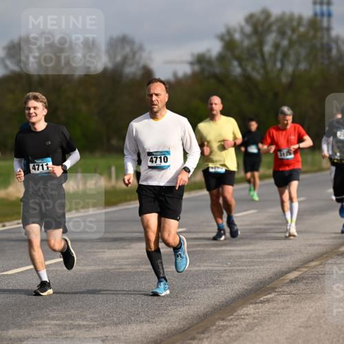 12.04.2026 - 45. Internationalen Wilhelmsburger Insellauf Dr. Thomas Lammeyer http://msf.ph/oto/9434707 12.04.2026 09:22:04 Laufen 2352, 4711, 4710, 2590 meine-sportfotos.de