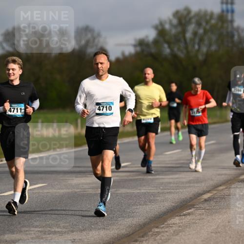 12.04.2026 - 45. Internationalen Wilhelmsburger Insellauf Dr. Thomas Lammeyer http://msf.ph/oto/9434709 12.04.2026 09:22:05 Laufen 2302, 4711, 4710 meine-sportfotos.de