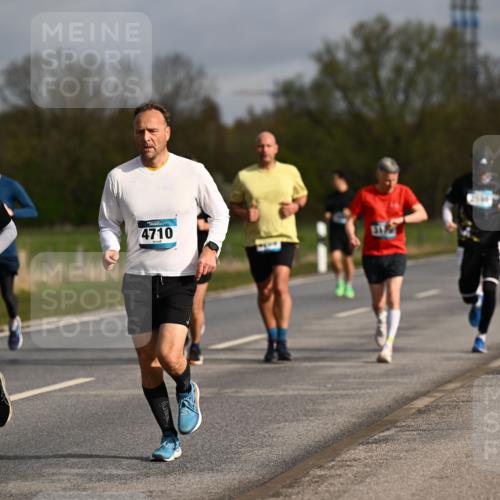 12.04.2026 - 45. Internationalen Wilhelmsburger Insellauf Dr. Thomas Lammeyer http://msf.ph/oto/9434713 12.04.2026 09:22:05 Laufen 4711, 4710 meine-sportfotos.de