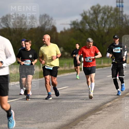 12.04.2026 - 45. Internationalen Wilhelmsburger Insellauf Dr. Thomas Lammeyer http://msf.ph/oto/9434718 12.04.2026 09:22:07 Laufen 2393, 4710, 3723, 4209, 317, 2598 meine-sportfotos.de