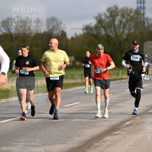 12.04.2026 - 45. Internationalen Wilhelmsburger Insellauf Dr. Thomas Lammeyer http://msf.ph/oto/9434720 12.04.2026 09:22:07 Laufen 4710, 3723, 4269, 3177, 2598 meine-sportfotos.de