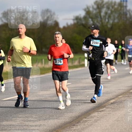 12.04.2026 - 45. Internationalen Wilhelmsburger Insellauf Dr. Thomas Lammeyer http://msf.ph/oto/9434728 12.04.2026 09:22:08 Laufen 3723, 3175, 2598 meine-sportfotos.de