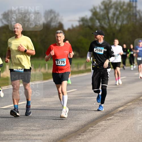 12.04.2026 - 45. Internationalen Wilhelmsburger Insellauf Dr. Thomas Lammeyer http://msf.ph/oto/9434729 12.04.2026 09:22:09 Laufen 3723, 3175, 2598 meine-sportfotos.de
