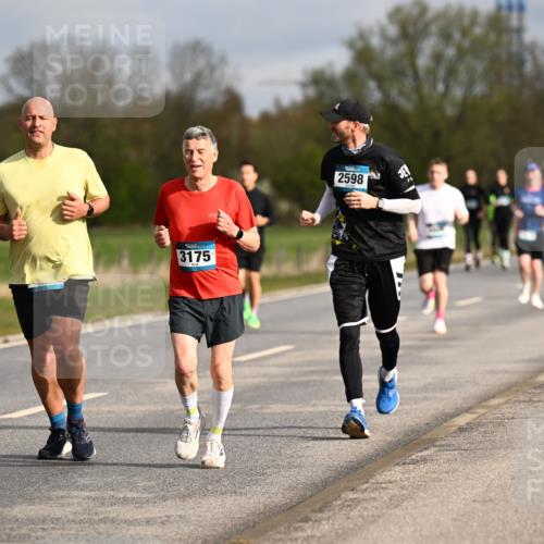 12.04.2026 - 45. Internationalen Wilhelmsburger Insellauf Dr. Thomas Lammeyer http://msf.ph/oto/9434731 12.04.2026 09:22:09 Laufen 3723, 4577, 3175, 2598 meine-sportfotos.de