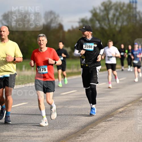 12.04.2026 - 45. Internationalen Wilhelmsburger Insellauf Dr. Thomas Lammeyer http://msf.ph/oto/9434733 12.04.2026 09:22:09 Laufen 23, 4577, 3175, 2598 meine-sportfotos.de