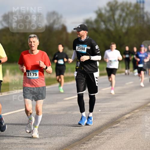 12.04.2026 - 45. Internationalen Wilhelmsburger Insellauf Dr. Thomas Lammeyer http://msf.ph/oto/9434736 12.04.2026 09:22:10 Laufen 4577, 3175, 2598 meine-sportfotos.de