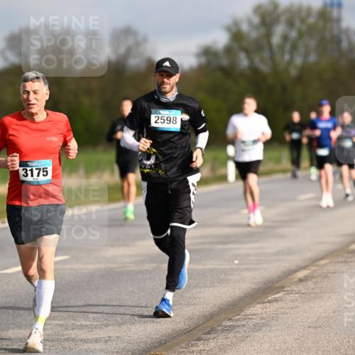 12.04.2026 - 45. Internationalen Wilhelmsburger Insellauf Dr. Thomas Lammeyer http://msf.ph/oto/9434738 12.04.2026 09:22:10 Laufen 4, 3175, 2598 meine-sportfotos.de