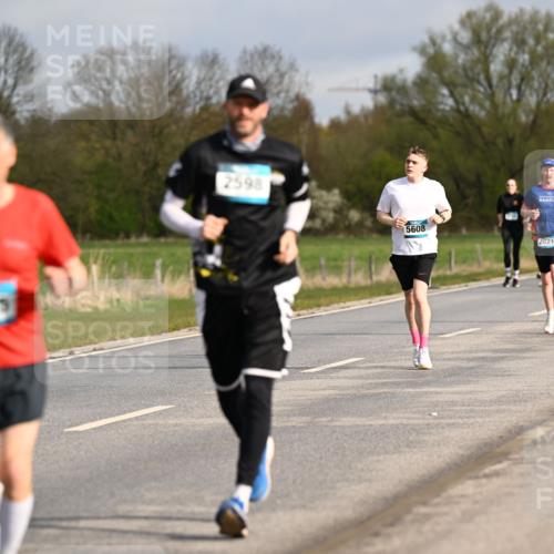 12.04.2026 - 45. Internationalen Wilhelmsburger Insellauf Dr. Thomas Lammeyer http://msf.ph/oto/9434740 12.04.2026 09:22:11 Laufen 2598, 5608, 2821, 2162 meine-sportfotos.de