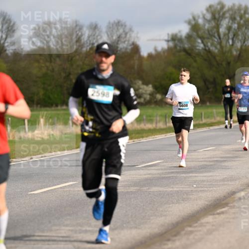 12.04.2026 - 45. Internationalen Wilhelmsburger Insellauf Dr. Thomas Lammeyer http://msf.ph/oto/9434741 12.04.2026 09:22:11 Laufen 2175, 2598, 5608, 2821, 2162 meine-sportfotos.de