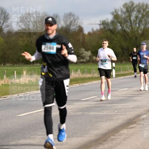 12.04.2026 - 45. Internationalen Wilhelmsburger Insellauf Dr. Thomas Lammeyer http://msf.ph/oto/9434743 12.04.2026 09:22:11 Laufen 2175, 2598, 5608, 2821, 2162 meine-sportfotos.de