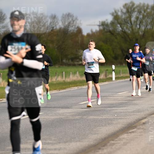 12.04.2026 - 45. Internationalen Wilhelmsburger Insellauf Dr. Thomas Lammeyer http://msf.ph/oto/9434745 12.04.2026 09:22:12 Laufen 5608, 2821, 162 meine-sportfotos.de