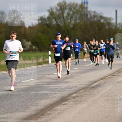 12.04.2026 - 45. Internationalen Wilhelmsburger Insellauf Dr. Thomas Lammeyer http://msf.ph/oto/9434750 12.04.2026 09:22:13 Laufen 0000, 5608, 2821, 2162 meine-sportfotos.de
