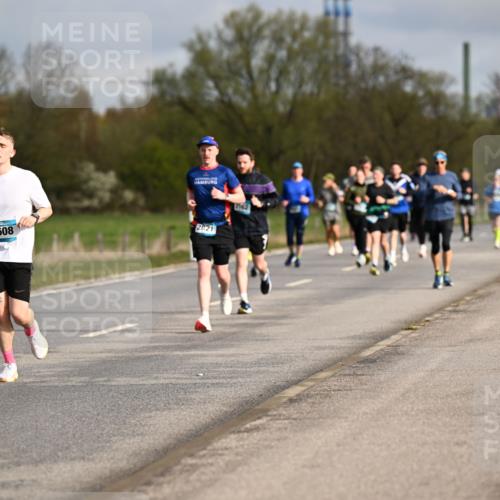 12.04.2026 - 45. Internationalen Wilhelmsburger Insellauf Dr. Thomas Lammeyer http://msf.ph/oto/9434753 12.04.2026 09:22:14 Laufen 5608, 2821, 1142 meine-sportfotos.de