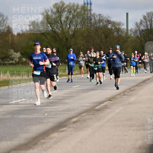 12.04.2026 - 45. Internationalen Wilhelmsburger Insellauf Dr. Thomas Lammeyer http://msf.ph/oto/9434754 12.04.2026 09:22:15 Laufen 5600, 2821, 2162, 3257, 372, 16 meine-sportfotos.de