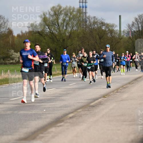 12.04.2026 - 45. Internationalen Wilhelmsburger Insellauf Dr. Thomas Lammeyer http://msf.ph/oto/9434759 12.04.2026 09:22:15 Laufen 2821, 2162, 417, 3257, 3725, 797 meine-sportfotos.de