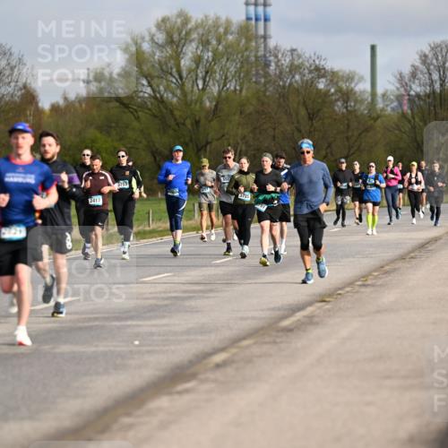 12.04.2026 - 45. Internationalen Wilhelmsburger Insellauf Dr. Thomas Lammeyer http://msf.ph/oto/9434765 12.04.2026 09:22:17 Laufen 3753, 551, 2417, 3725, 16 meine-sportfotos.de