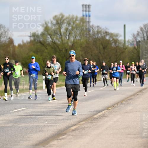 12.04.2026 - 45. Internationalen Wilhelmsburger Insellauf Dr. Thomas Lammeyer http://msf.ph/oto/9434777 12.04.2026 09:22:20 Laufen 2417, 38, 3754, 3725 meine-sportfotos.de