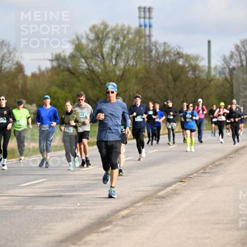 12.04.2026 - 45. Internationalen Wilhelmsburger Insellauf Dr. Thomas Lammeyer http://msf.ph/oto/9434781 12.04.2026 09:22:20 Laufen 2417, 3754, 3753, 3130, 3725, 512 meine-sportfotos.de