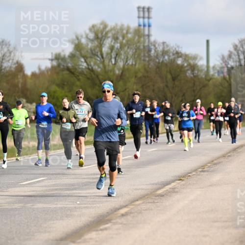 12.04.2026 - 45. Internationalen Wilhelmsburger Insellauf Dr. Thomas Lammeyer http://msf.ph/oto/9434782 12.04.2026 09:22:21 Laufen 2417, 28, 3754, 3753, 3725, 5512, 2553 meine-sportfotos.de