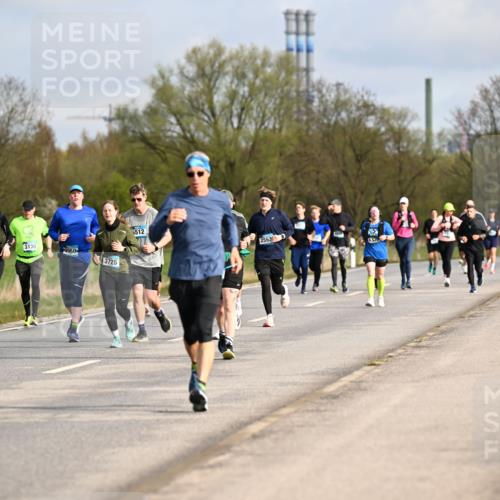 12.04.2026 - 45. Internationalen Wilhelmsburger Insellauf Dr. Thomas Lammeyer http://msf.ph/oto/9434786 12.04.2026 09:22:21 Laufen 28, 3754, 28, 3753, 3130, 2050, 2050, 3725, 512, 2553 meine-sportfotos.de