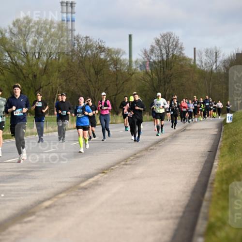 12.04.2026 - 45. Internationalen Wilhelmsburger Insellauf Dr. Thomas Lammeyer http://msf.ph/oto/9434798 12.04.2026 09:22:24 Laufen 3260, 2553, 3577, 4339, 16 meine-sportfotos.de