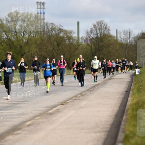 12.04.2026 - 45. Internationalen Wilhelmsburger Insellauf Dr. Thomas Lammeyer http://msf.ph/oto/9434800 12.04.2026 09:22:24 Laufen 3260, 2553, 3577, 4339, 16 meine-sportfotos.de