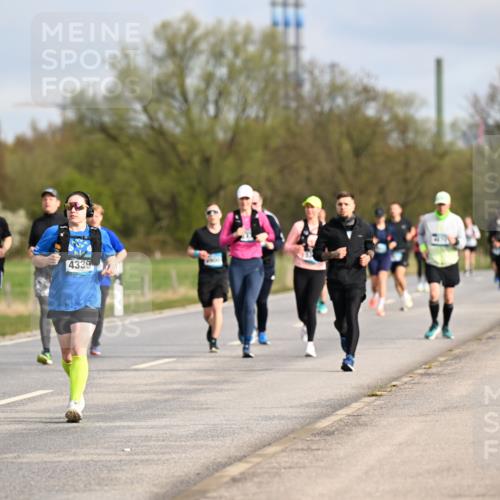 12.04.2026 - 45. Internationalen Wilhelmsburger Insellauf Dr. Thomas Lammeyer http://msf.ph/oto/9434804 12.04.2026 09:22:31 Laufen 3260, 3577, 4339 meine-sportfotos.de