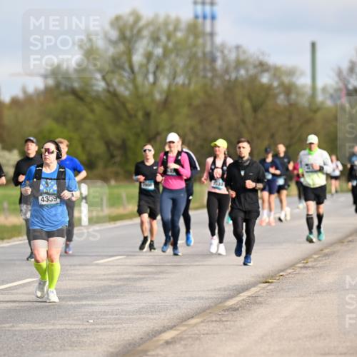 12.04.2026 - 45. Internationalen Wilhelmsburger Insellauf Dr. Thomas Lammeyer http://msf.ph/oto/9434805 12.04.2026 09:22:31 Laufen 3260, 3577, 4369 meine-sportfotos.de