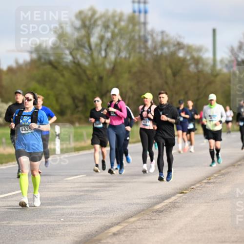 12.04.2026 - 45. Internationalen Wilhelmsburger Insellauf Dr. Thomas Lammeyer http://msf.ph/oto/9434806 12.04.2026 09:22:31 Laufen 3260, 3577, 4335 meine-sportfotos.de