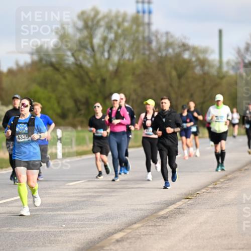 12.04.2026 - 45. Internationalen Wilhelmsburger Insellauf Dr. Thomas Lammeyer http://msf.ph/oto/9434807 12.04.2026 09:22:31 Laufen 260, 3577, 4339 meine-sportfotos.de