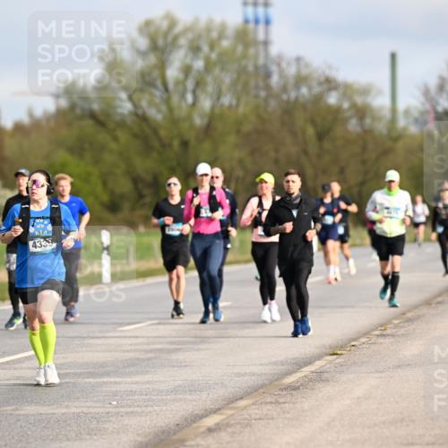 12.04.2026 - 45. Internationalen Wilhelmsburger Insellauf Dr. Thomas Lammeyer http://msf.ph/oto/9434808 12.04.2026 09:22:31 Laufen 80, 3577, 60, 4333 meine-sportfotos.de