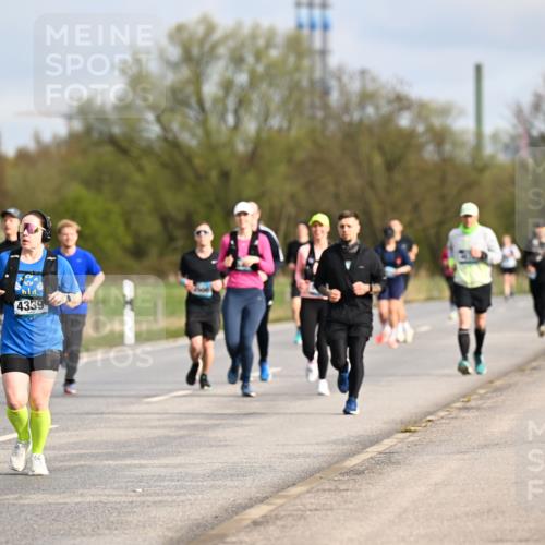 12.04.2026 - 45. Internationalen Wilhelmsburger Insellauf Dr. Thomas Lammeyer http://msf.ph/oto/9434810 12.04.2026 09:22:31 Laufen 3577, 4339 meine-sportfotos.de