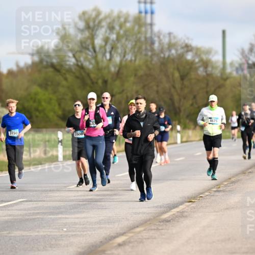 12.04.2026 - 45. Internationalen Wilhelmsburger Insellauf Dr. Thomas Lammeyer http://msf.ph/oto/9434817 12.04.2026 09:22:33 Laufen 3150, 4339, 2900, 533, 4675 meine-sportfotos.de
