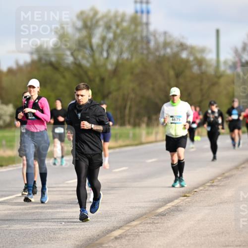 12.04.2026 - 45. Internationalen Wilhelmsburger Insellauf Dr. Thomas Lammeyer http://msf.ph/oto/9434834 12.04.2026 09:22:35 Laufen 3150, 533, 4675 meine-sportfotos.de