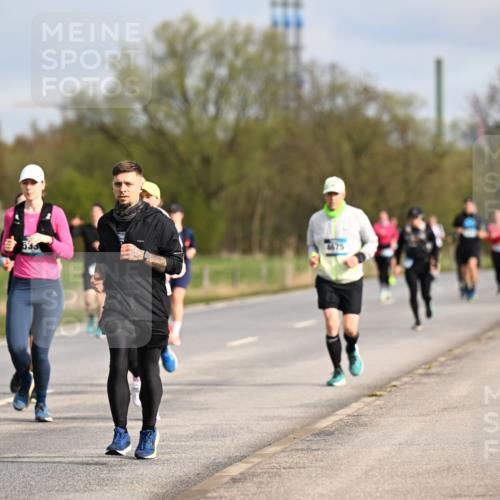 12.04.2026 - 45. Internationalen Wilhelmsburger Insellauf Dr. Thomas Lammeyer http://msf.ph/oto/9434836 12.04.2026 09:22:36 Laufen 3150, 533, 4675 meine-sportfotos.de