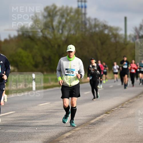 12.04.2026 - 45. Internationalen Wilhelmsburger Insellauf Dr. Thomas Lammeyer http://msf.ph/oto/9434857 12.04.2026 09:22:39 Laufen 333, 5553, 4675 meine-sportfotos.de