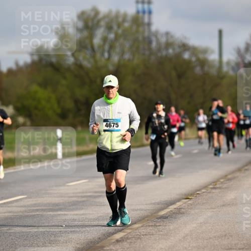 12.04.2026 - 45. Internationalen Wilhelmsburger Insellauf Dr. Thomas Lammeyer http://msf.ph/oto/9434860 12.04.2026 09:22:39 Laufen 5553, 4675 meine-sportfotos.de