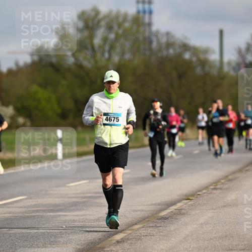 12.04.2026 - 45. Internationalen Wilhelmsburger Insellauf Dr. Thomas Lammeyer http://msf.ph/oto/9434861 12.04.2026 09:22:39 Laufen 5553, 4675 meine-sportfotos.de