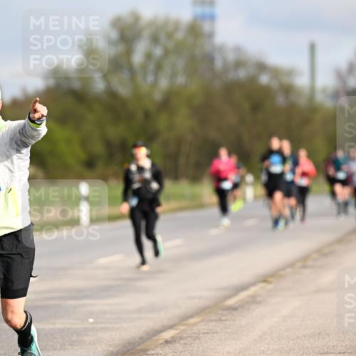 12.04.2026 - 45. Internationalen Wilhelmsburger Insellauf Dr. Thomas Lammeyer http://msf.ph/oto/9434875 12.04.2026 09:22:42 Laufen 4675 meine-sportfotos.de
