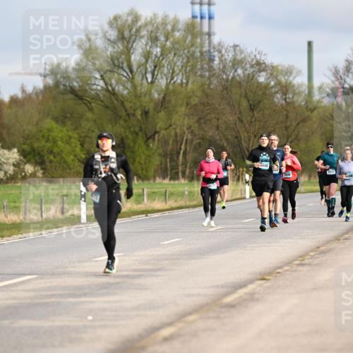 12.04.2026 - 45. Internationalen Wilhelmsburger Insellauf Dr. Thomas Lammeyer http://msf.ph/oto/9434880 12.04.2026 09:22:43 Laufen 2673, 4448, 3825, 2808, 1499, 4500 meine-sportfotos.de