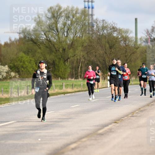 12.04.2026 - 45. Internationalen Wilhelmsburger Insellauf Dr. Thomas Lammeyer http://msf.ph/oto/9434882 12.04.2026 09:22:43 Laufen 4448, 2808, 3825, 4499, 2368, 500, 4500 meine-sportfotos.de