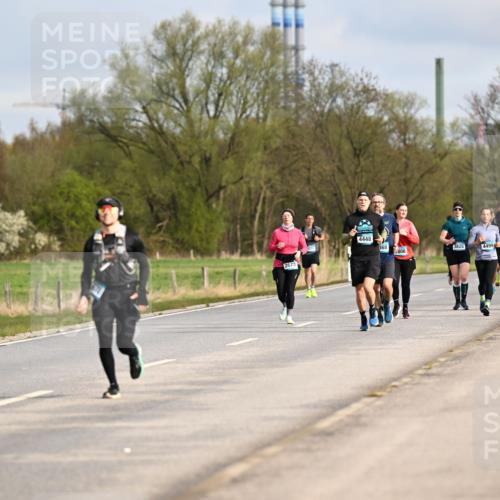 12.04.2026 - 45. Internationalen Wilhelmsburger Insellauf Dr. Thomas Lammeyer http://msf.ph/oto/9434883 12.04.2026 09:22:44 Laufen 2673, 4448, 368, 3825, 4499, 808, 4500, 4500 meine-sportfotos.de