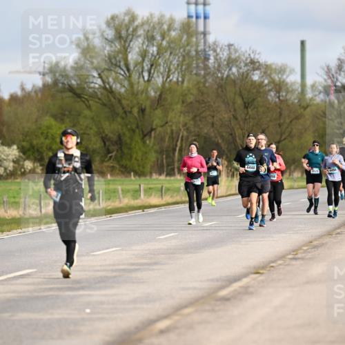12.04.2026 - 45. Internationalen Wilhelmsburger Insellauf Dr. Thomas Lammeyer http://msf.ph/oto/9434885 12.04.2026 09:22:44 Laufen 4448, 4499, 4500 meine-sportfotos.de