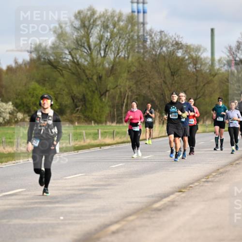 12.04.2026 - 45. Internationalen Wilhelmsburger Insellauf Dr. Thomas Lammeyer http://msf.ph/oto/9434886 12.04.2026 09:22:44 Laufen 2673, 4448, 2368, 3825, 808, 4500 meine-sportfotos.de