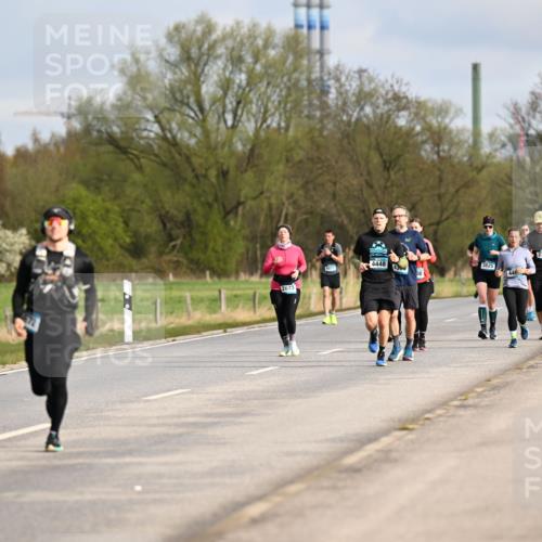 12.04.2026 - 45. Internationalen Wilhelmsburger Insellauf Dr. Thomas Lammeyer http://msf.ph/oto/9434890 12.04.2026 09:22:45 Laufen 2673, 4448, 4300, 2368 meine-sportfotos.de