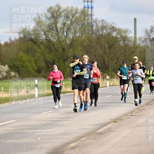 12.04.2026 - 45. Internationalen Wilhelmsburger Insellauf Dr. Thomas Lammeyer http://msf.ph/oto/9434913 12.04.2026 09:22:49 Laufen 2673, 361, 4448, 368, 2808, 3825, 4499, 4500, 5544 meine-sportfotos.de